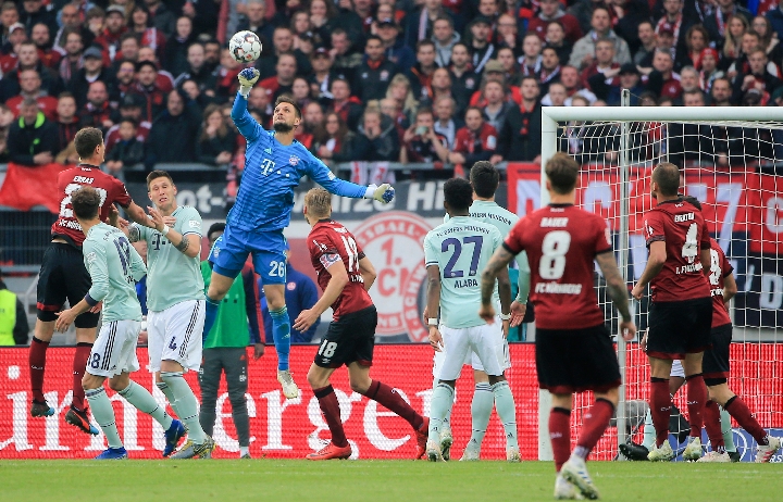 LOL：双冠军教练被嫌弃无能，官方发文选手实力很强，但教练水平一般