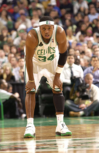 [NBA]范弗里特三分打铁 亚当斯飞身补扣得手