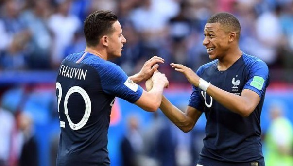 FPX赛后群访 sheer：对明天比赛的期待看枪哥能拿出来什么新英雄