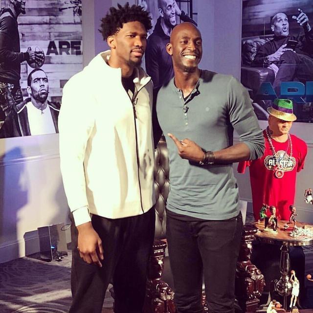 玻利维亚杯发生大规模斗殴，17人被罚下，警方被迫使用催泪瓦斯