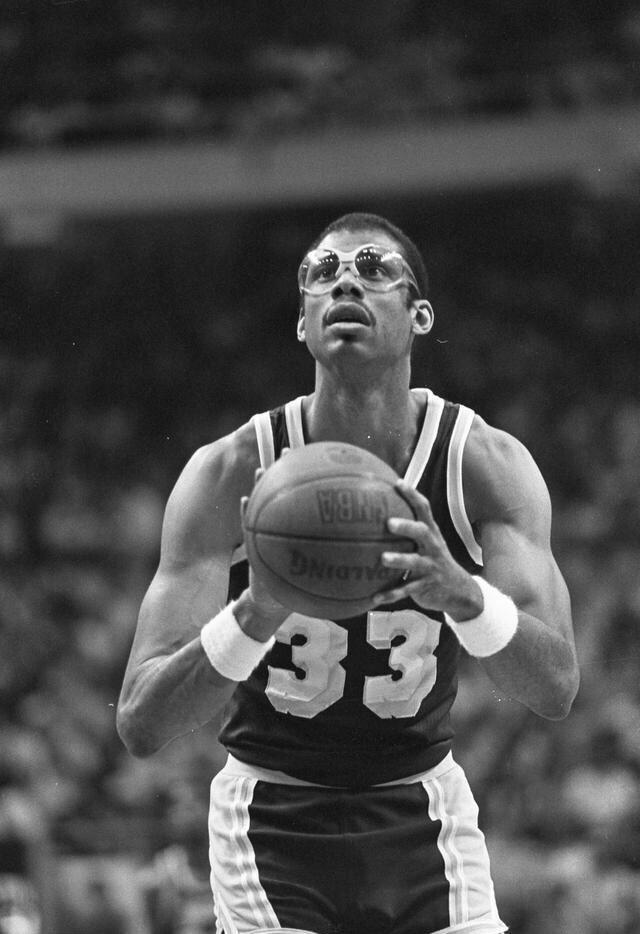 被拍到手上有“美甲”，汪士钦社媒收到网友大量攻击性评论